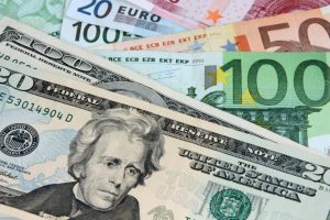 Đồng Euro ‘lao dốc không phanh’, mức thấp nhất 20 năm so với USD