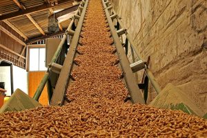 VCCI đề nghị Bộ Tài chính giảm thuế xuất khẩu viên gỗ nén và viên than gỗ