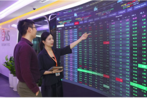 Thị trường chứng khoán Việt trong phiên chốt cuối tuần có diễn biến ra sao?