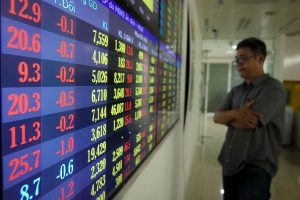 Cổ phiếu ngân hàng “gồng gánh” thị trường phiên cuối tháng 10, thanh khoản chưa bứt phá