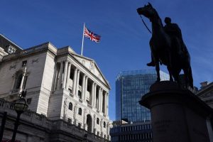 BoE tăng lãi suất để đối phó với lạm phát