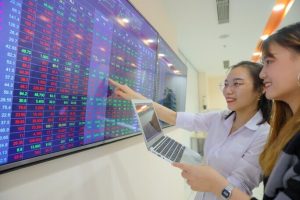 Nhiều cổ phiếu tăng hơn 30% trong tuần ‘phi mã’ của thị trường chứng khoán Việt Nam