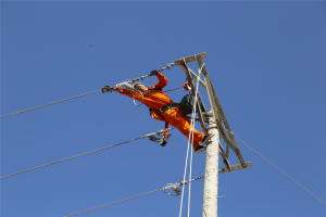 Kinh doanh thua lỗ kéo dài, EVN đề muốn tăng giá điện để “cứu thân”