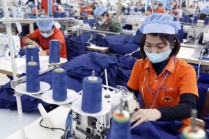 Hà Nội dự báo thưởng Tết của người lao động ngành dệt may, điện tử sẽ giảm sâu
