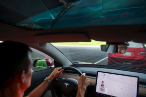 Tesla thu hồi hơn 360.000 xe vì lo ngại tính an toàn của hệ thống tự lái