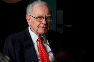 Berkshire Hathaway đạt lợi nhuận kỷ lục, huyền thoại Warren Buffett nhắn nhủ gì với nhà đầu tư?