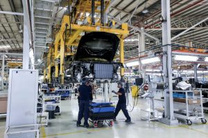 Ngành công nghiệp ô tô Việt Nam đang nhập khẩu 80% linh kiện sản xuất