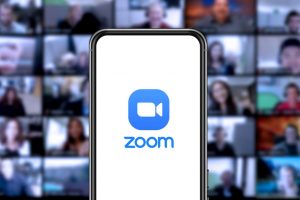 Zoom tái cơ cấu: Sa thải 1.300 nhân sự, CEO nhận lương… tượng trưng