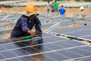 Bộ Công Thương yêu cầu thống nhất giá điện cho dự án năng lượng tái tạo chuyển tiếp