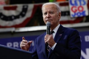 Tổng thống Mỹ Joe Biden bắt đầu hành động để giải quyết khủng hoảng sau vụ SVB