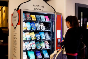 Ra mắt máy bán sách tự động tại Vương quốc Anh