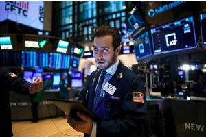 Phố Wall khởi động tuần báo cáo thu nhập bận rộn: Cổ phiếu công nghệ giảm, ngân hàng tăng
