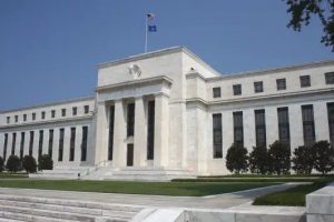 Fed lo lắng về sự ổn định tài chính sau khi giải cứu ngân hàng