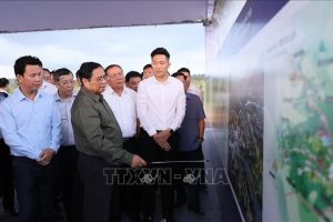 Thủ tướng khảo sát, kiểm tra các cơ sở, dự án kinh tế – xã hội tại Kon Tum