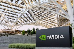 Nvidia âm thầm thách thức vị trí của Intel trên thị trường chip PC