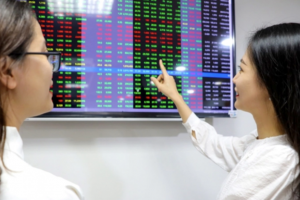 VN-Index tăng hơn 10 điểm, cổ phiếu thủy sản ‘vượt vũ môn’