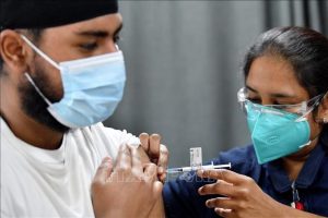Australia khuyến khích người dân tiêm vaccine ngừa COVID-19 liều tăng cường