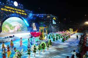 Dịp lễ 30/4, đến Hạ Long chơi Lễ hội Rồng và xem trình diễn drone tại Carnaval