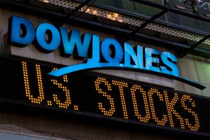 DowJones tiếp tục rơi 500 điểm sau phát biểu của quan chức FED