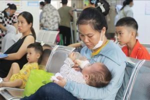 Thành phố Hồ Chí Minh: Gia tăng người già, trẻ nhỏ mắc bệnh vì nắng nóng kéo dài