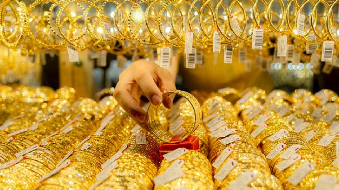 Ngân hàng Nhà nước chuẩn bị đấu thầu vàng miếng để tăng nguồn cung cho thị trường - Ảnh 1