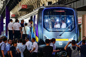 Trung Quốc ra mắt tàu điện ngầm bằng sợi carbon