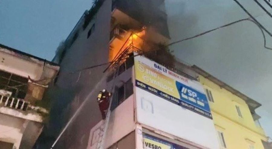 Có 4 người tử vong trong vụ cháy nhà tại phố Định Công Hạ, Hà Nội - Ảnh 1